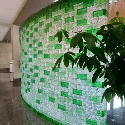 Bức tường gạch kính cong phối màu