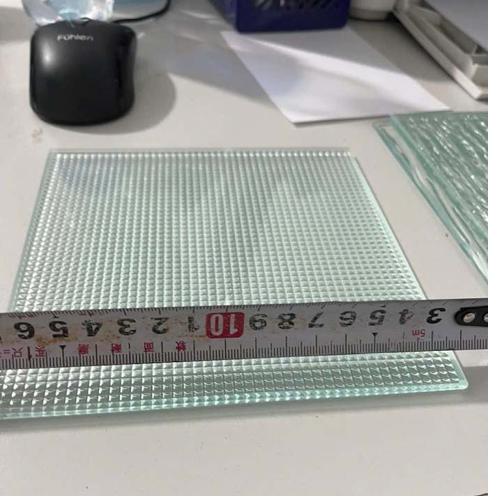 Kính kẻ caro 5mm Kính kẻ caro 5mm